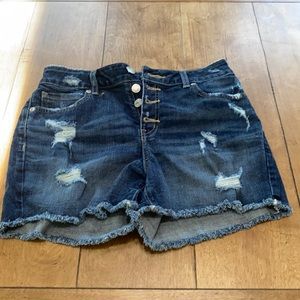 Women’s Maurices stretch distressed jean shorts